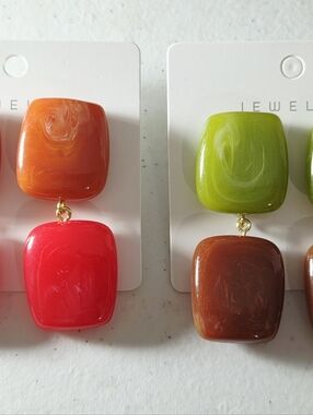 NWOT 2 Pairs Piper K Chunky Earrings.